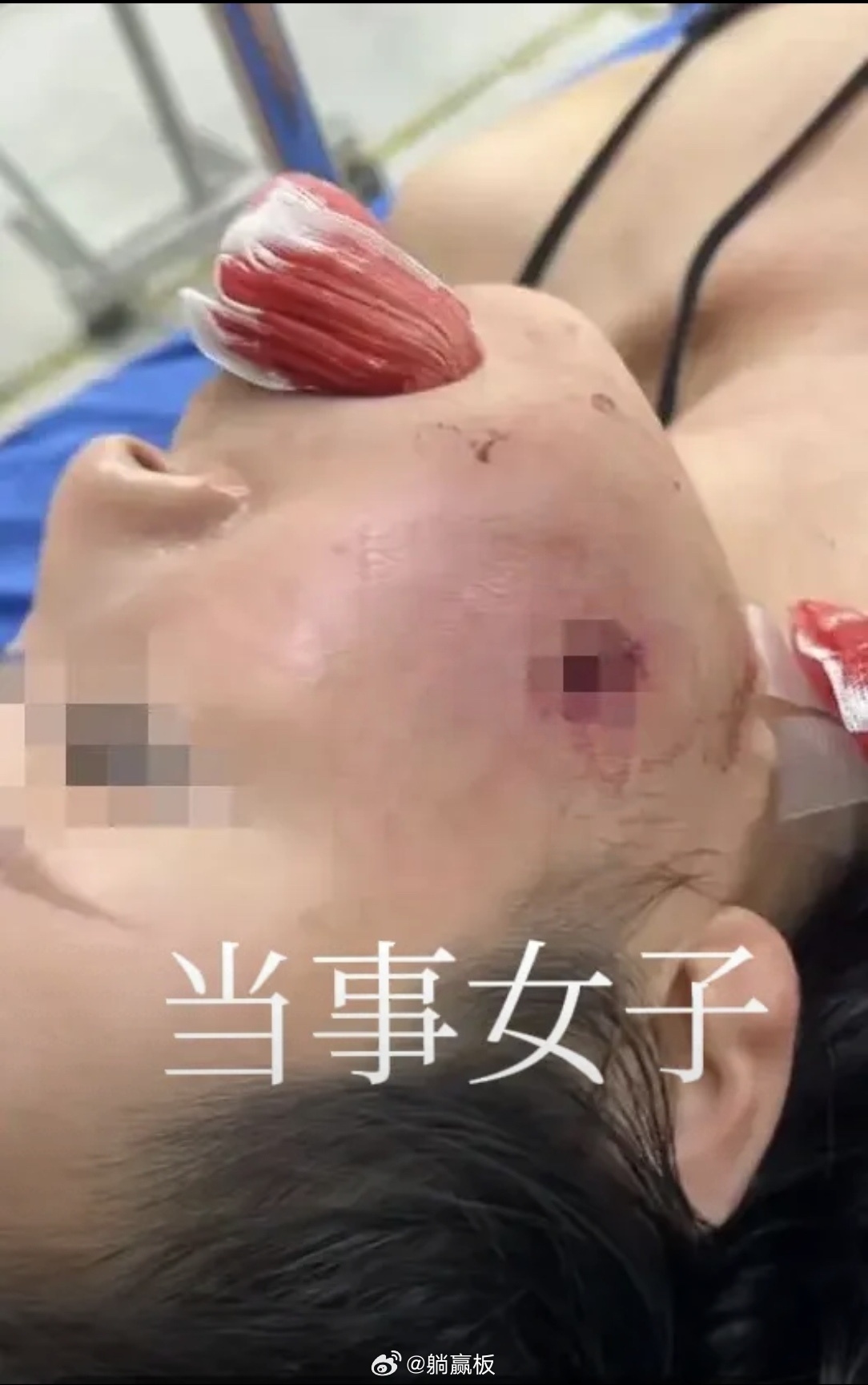 真的是太吓人了。东方大国一对母女去泰国普吉岛旅游，刚站定想拍几张照片。结果只听见