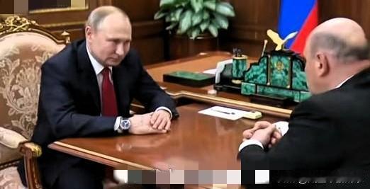 中俄两国于10月31日正式宣布，

俄罗斯总理米舒斯京将于11月3日访问中国，进