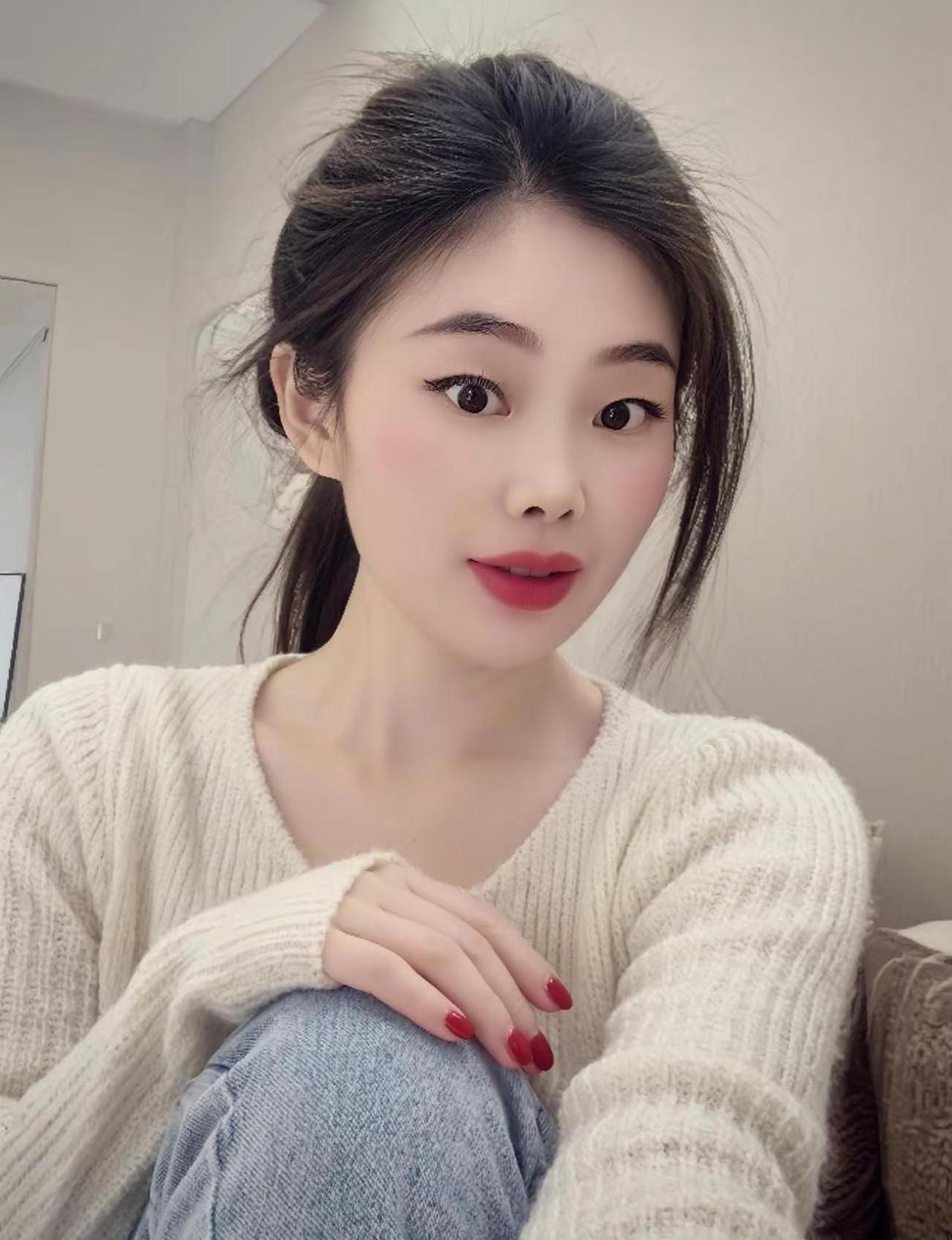 突然没那么多想要的了，只想安安稳稳一年又一年，健康多点，烦恼少点，其余皆为过眼云