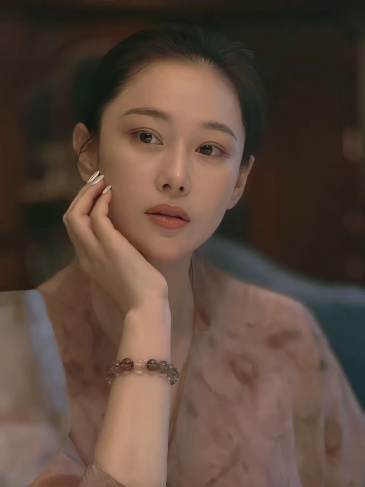 纤腰之楚楚兮，回风舞雪；珠翠之辉辉兮，满额鹅黄一眼沦陷的神级美图 清雅脱俗的美到