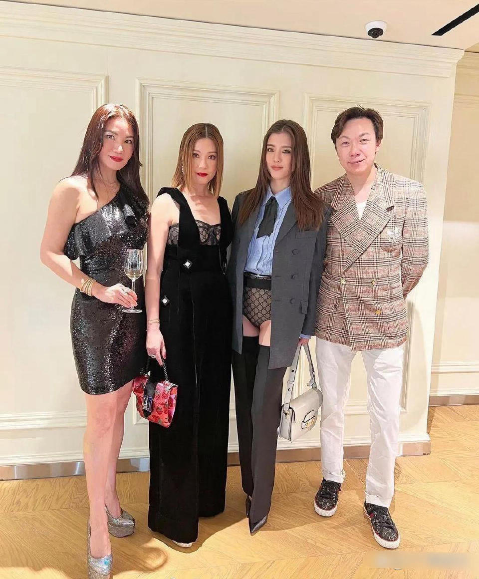 吴千语这裤子有点魔性，幸好颜值和身材好，否则很难驾驭 ​​​