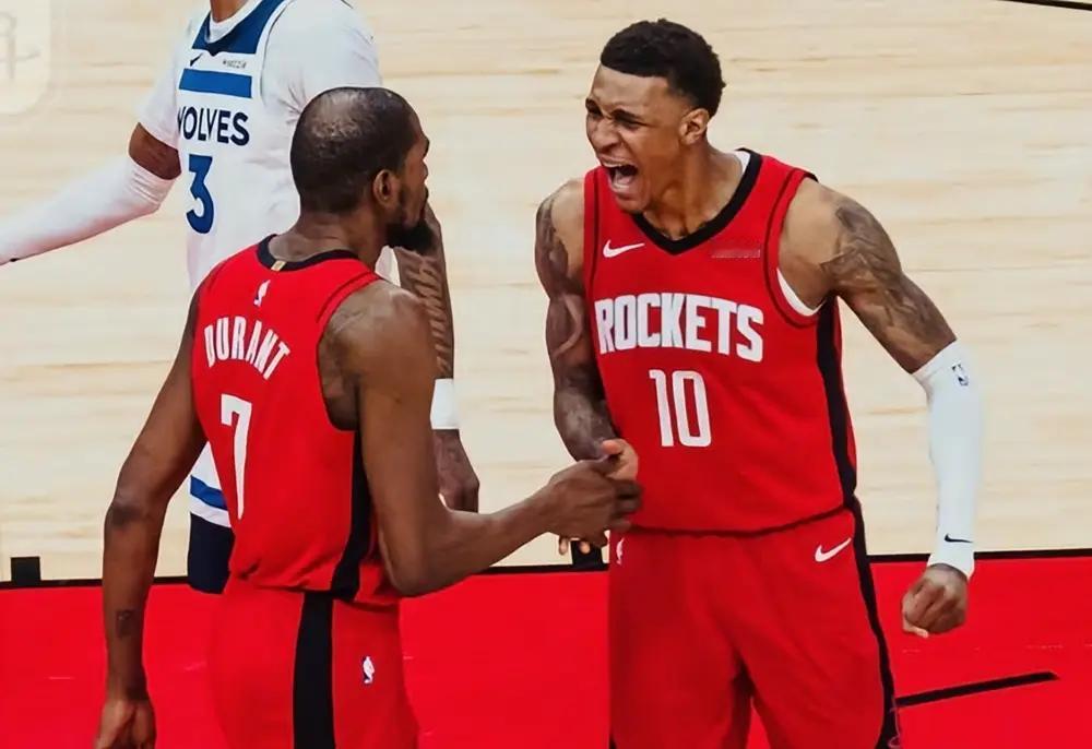 火箭虽说赢了马刺
从比赛过程来看，真的没有亮点
两支球队没有一点赢球的想法，感觉