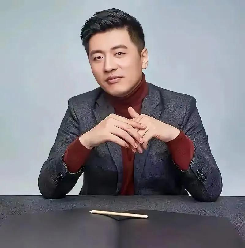 直播达人张雪峰说过这样的一段话。
在某个高校里有五个男孩子。
每天不是咱就是打游