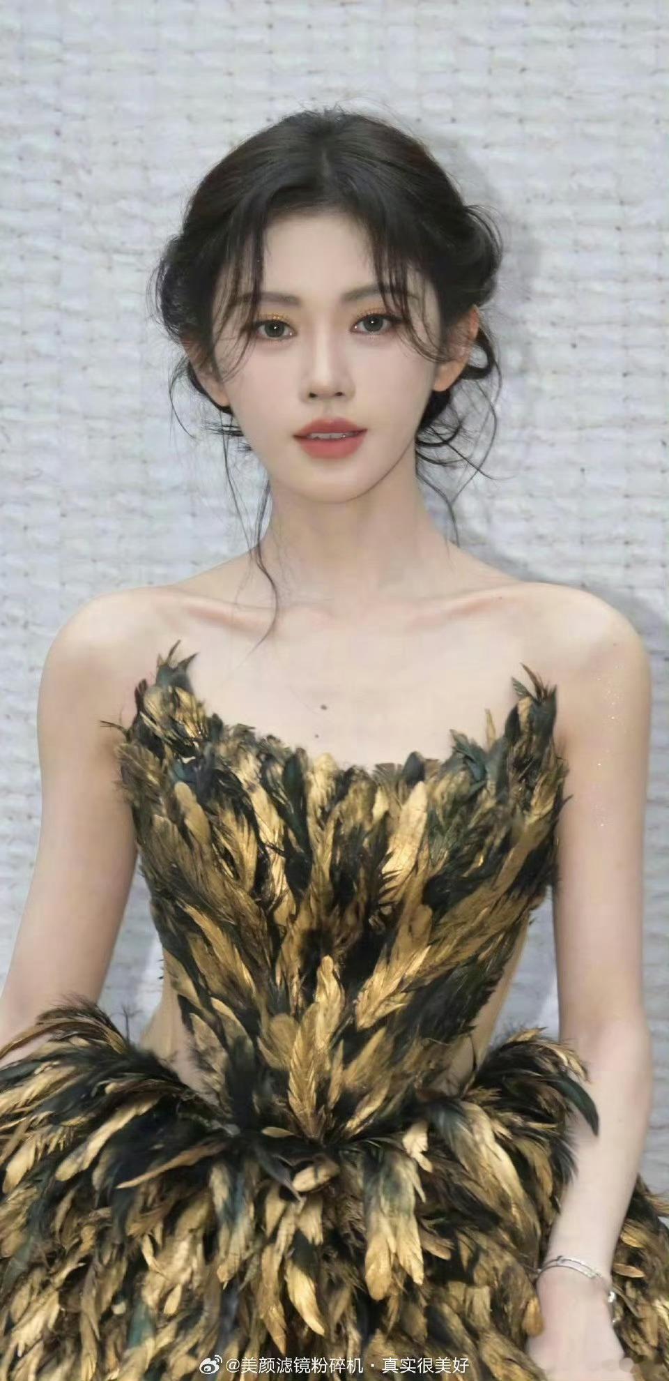 鞠婧祎和罗云熙怎么了……二位也没什么交集和冲突吧 ​​​