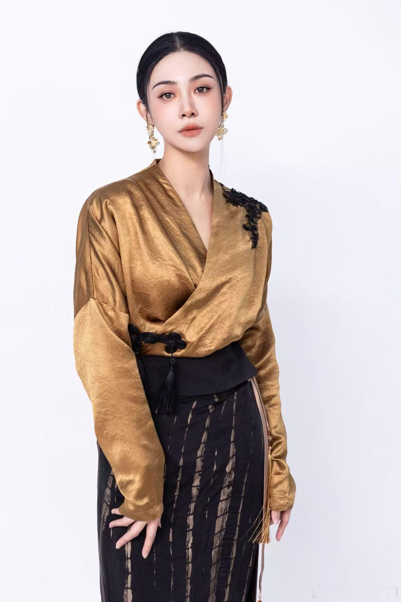 魏玉慧相思遥 京剧童星的起点，是5岁那年央视舞台的聚光灯，是百名戏曲童星评选中评
