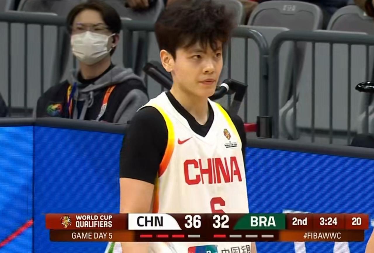 女篮世预赛中国队83：71战胜了巴西，以四胜一负的成绩打进了世界杯。纵观这五场比