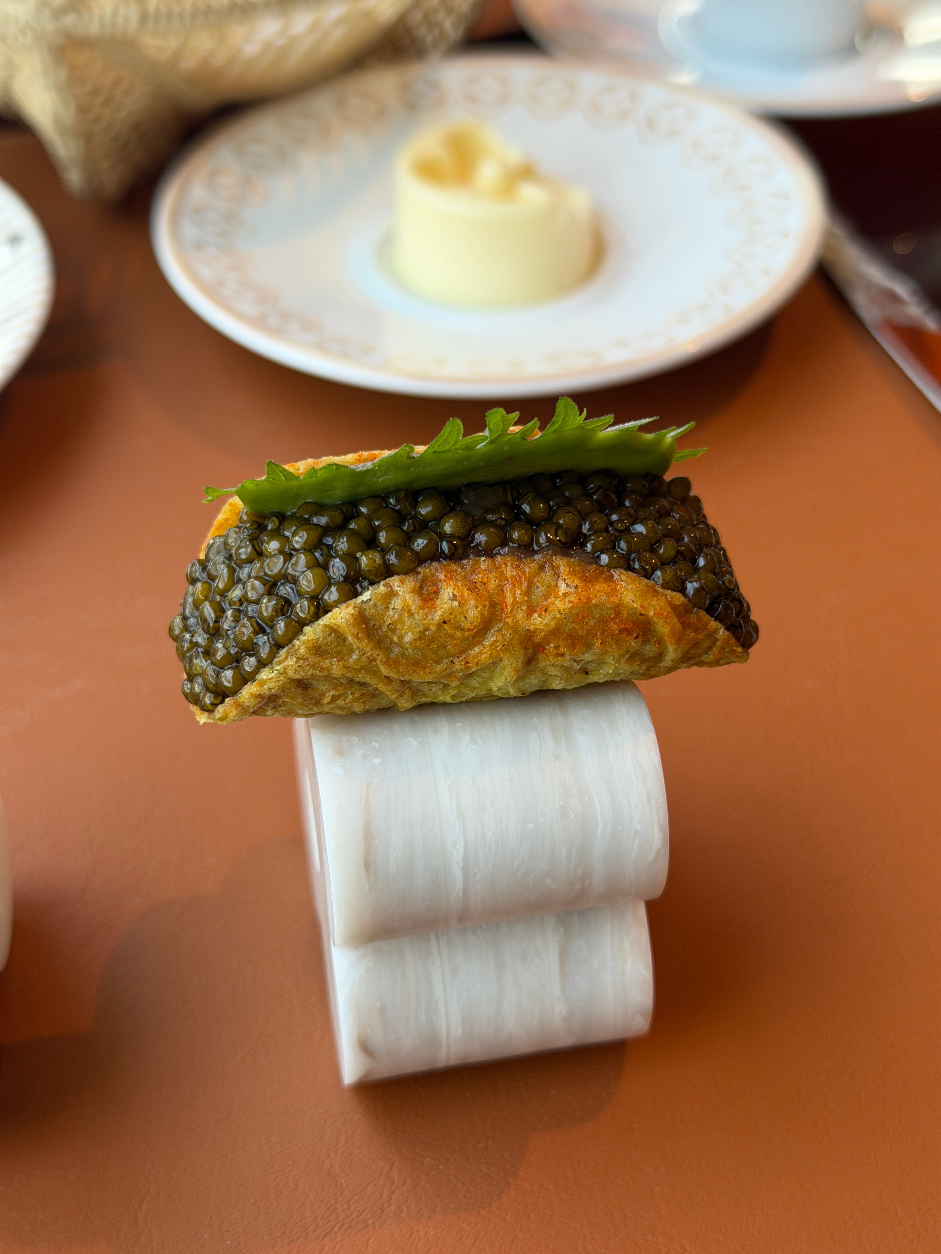 来品鉴一下LV的餐厅LE CAFE，人均1888元。摆牌依旧是非常精致，所见之处