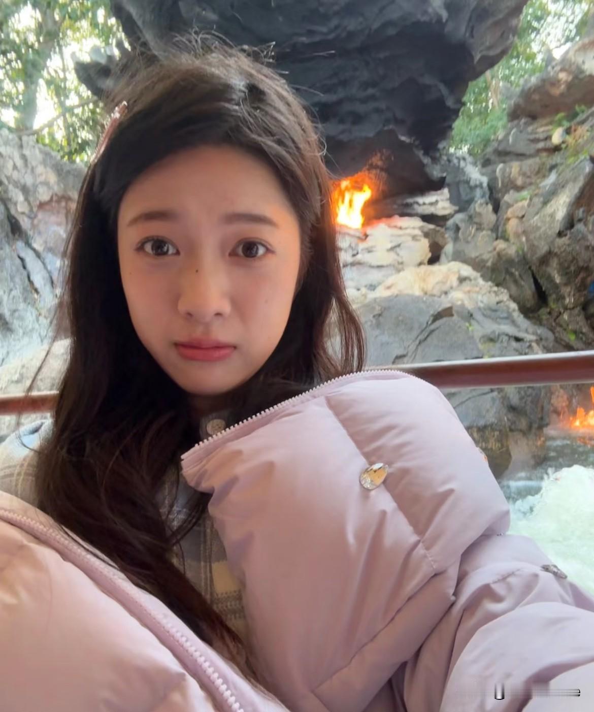 1月7日，如果说司晓迪那事是冲着鹿晗去的，那刘一诺这事就是冲着大哥去的！
六个小