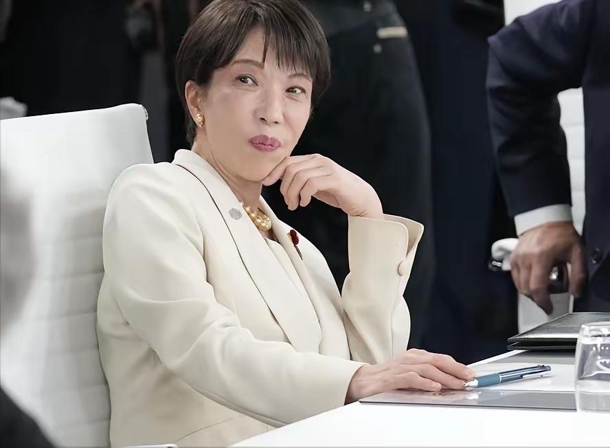 高市首相第一次参加G7峰会，兴奋之中暴露攻击性

高市早苗这次终于坐上G7那张圆