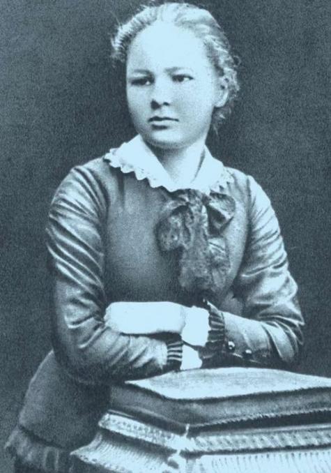 1911年，45岁的居里夫人写给郎之万的情书被曝光。在信中，居里夫人流露出对性的