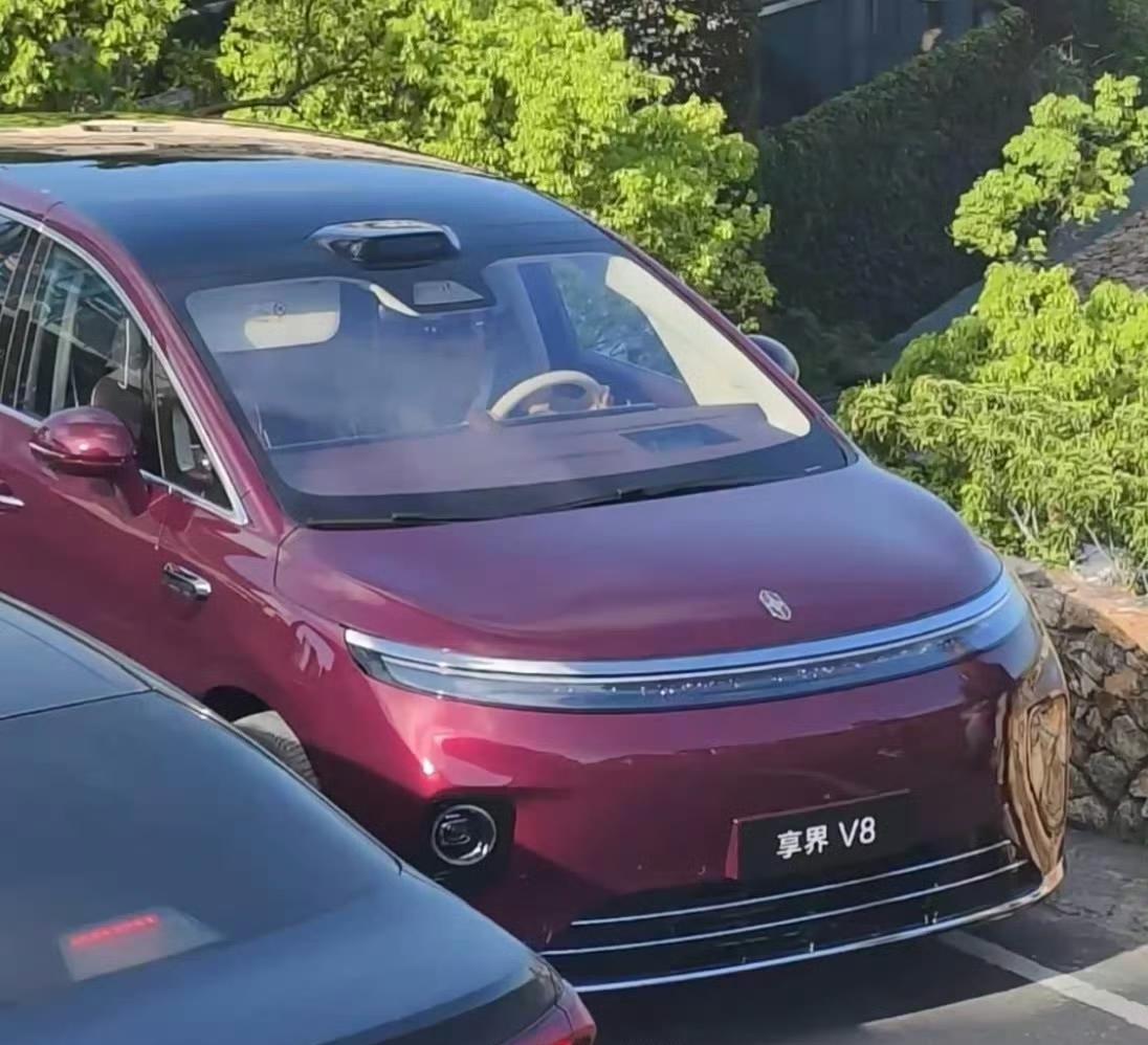 中大型MPV又有一员猛将杀到，享界V8，鸿蒙智行又一款MPV，车身长度超过5.3