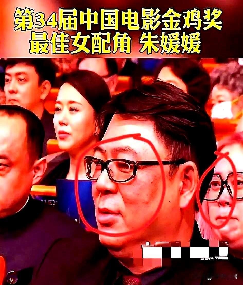 朱媛媛拿金鸡奖那天，高亚麟在台下抹眼泪的镜头被全网刷屏，当时谁都不明白这份情绪从
