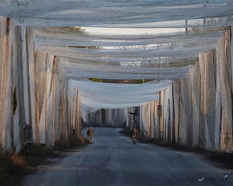 旧渔网成“抗俄神器”？泽连斯基这是缺装备缺到没辙了！
 
俄乌战场现在整活儿越来