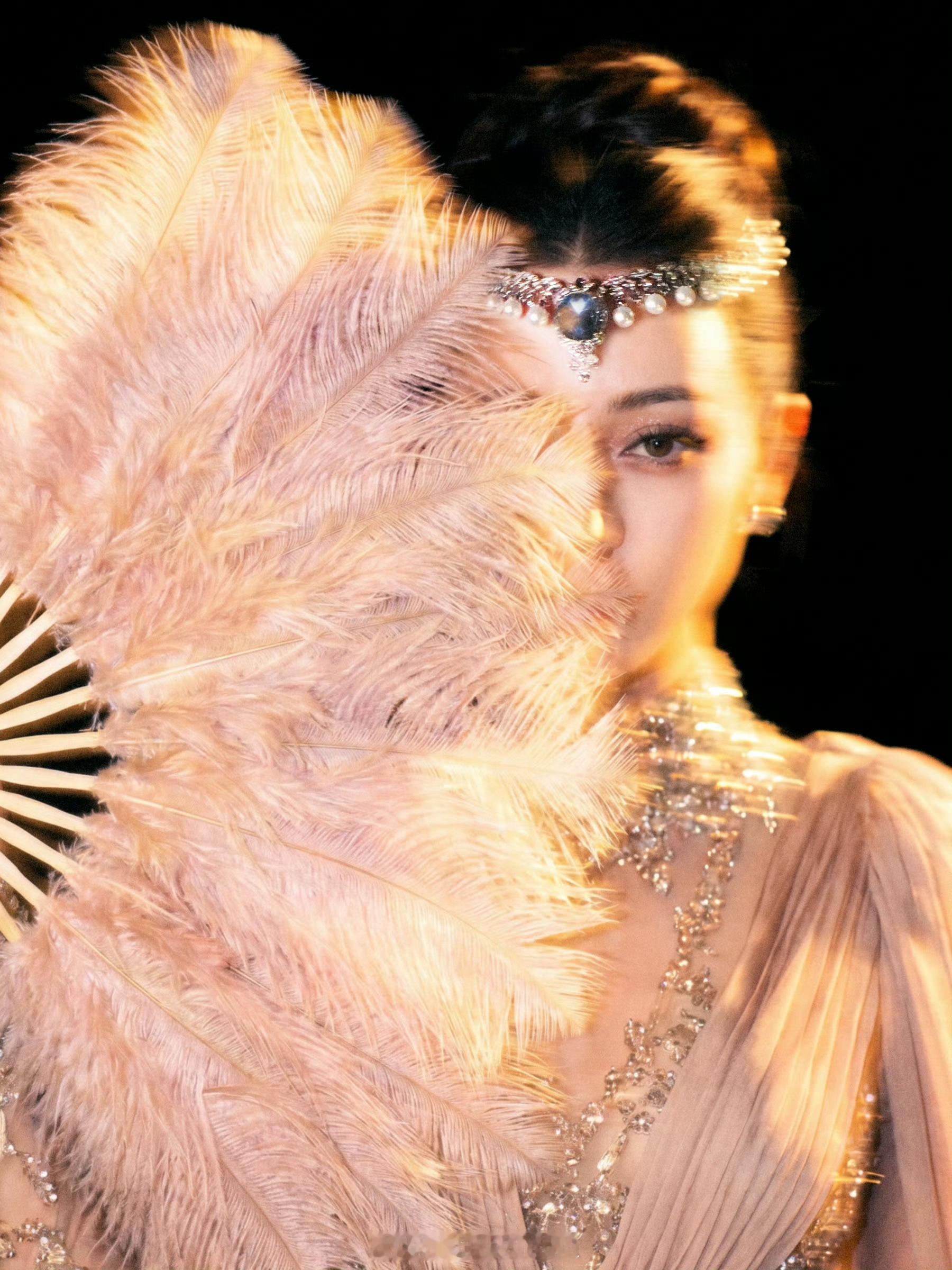 迪丽热巴 毯神女神就这样美爆全场 ​​​