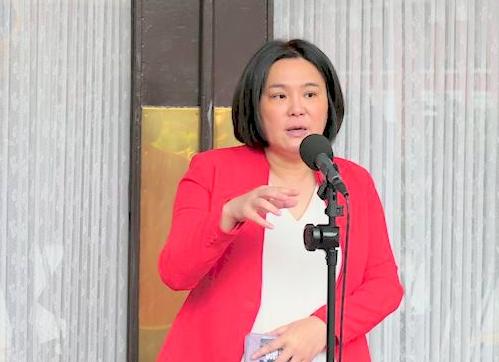 金门县民意代表陈玉珍曾说：“金门县属于中华民国，解放军要收复金门让我们投降的话，