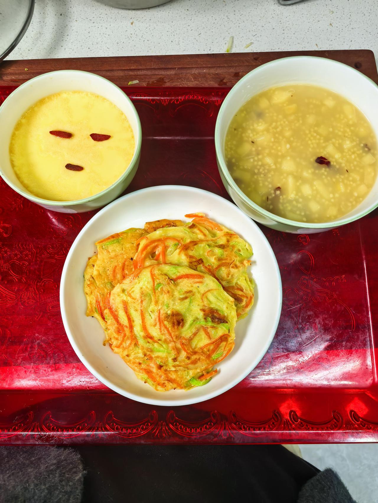 今天萌宝满月了，宝妈出关了，吃够七顿饭，争取做九顿，完成九宫格。

截止目前已经