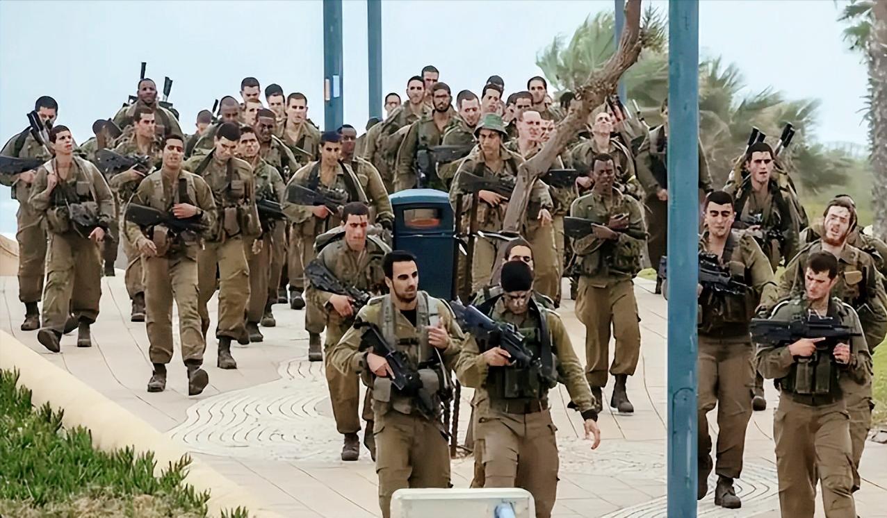 仗打到第五天，伊朗那边传出一个让人动容的消息，一大帮伊朗老兵主动站出来要上战场，