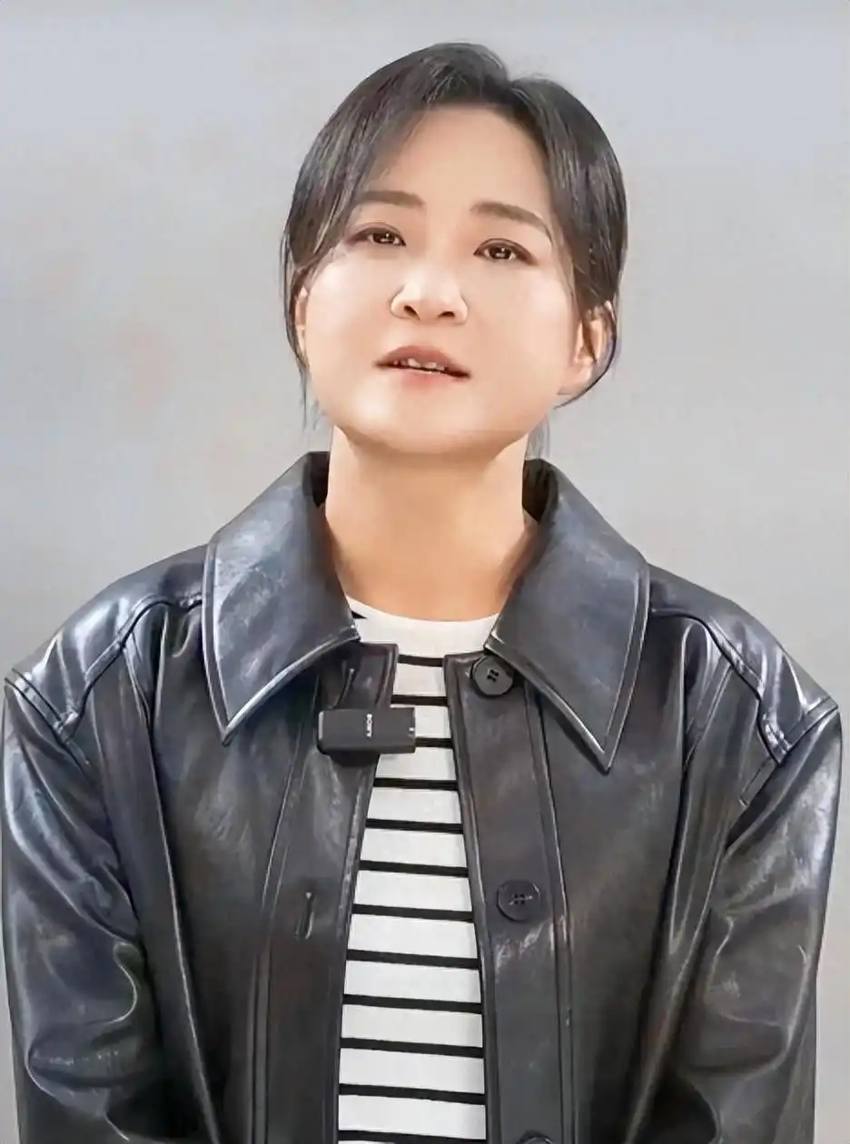 贾玲坦言自己又活过来了，大方承认体重反弹了，直言不再逼自己极端自律，活得通透了 