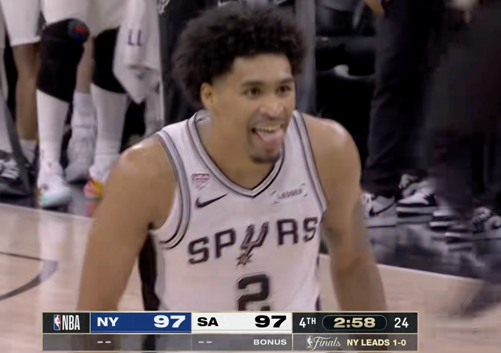 NBA总决赛马刺vs尼克斯文班亚马着急了文班亚马大喊激励队友NBA总决赛火药味起