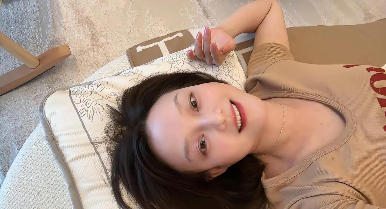 昨天看到吴磊送周婵进产房下楼后眼中有泪…她他们真的嫁给了爱情❤️人生真的太长！一