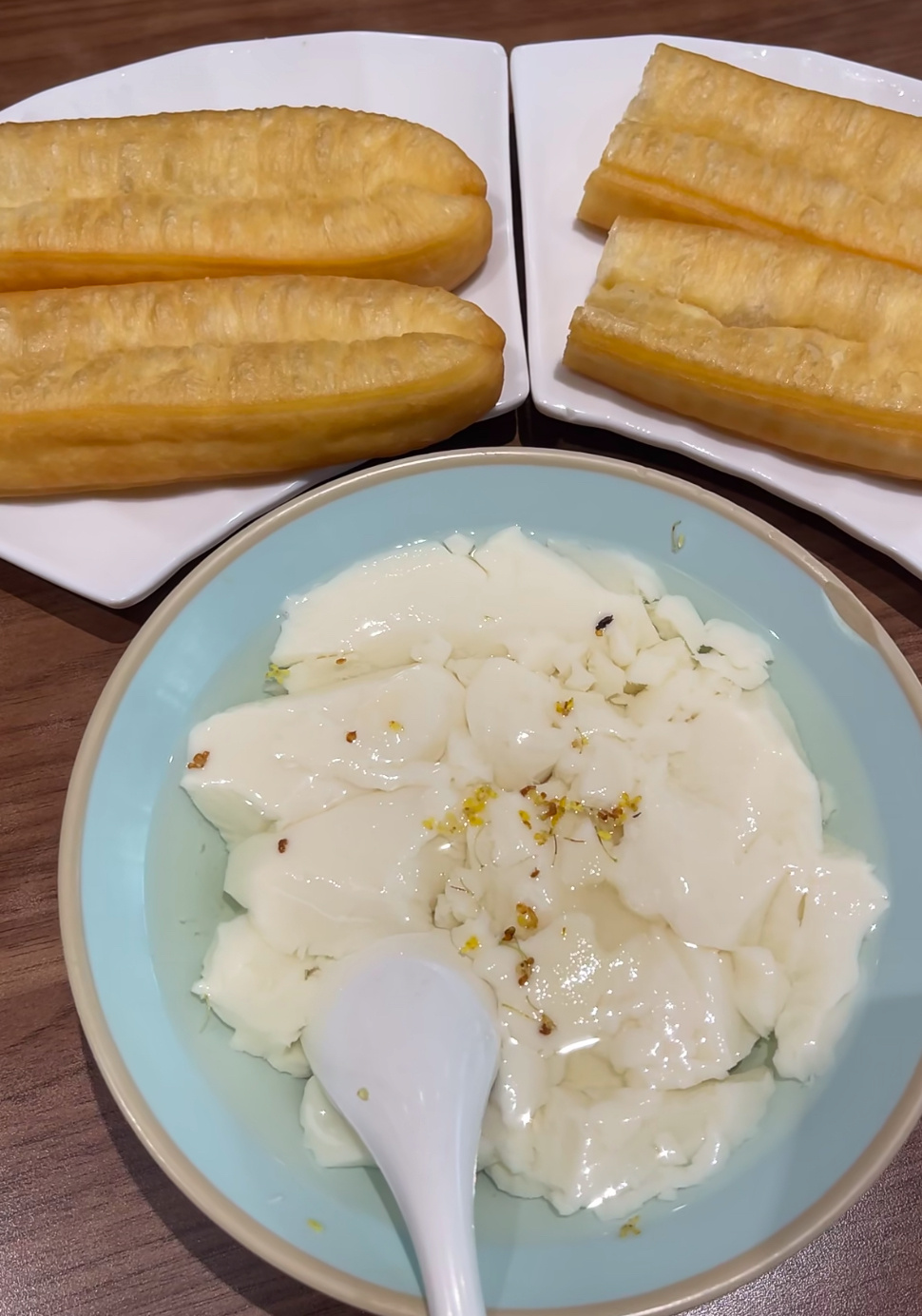上海早餐时刻解锁观球新方式上海早餐时刻遇上清晨足球局 晨光漫过上海街巷，热气腾腾