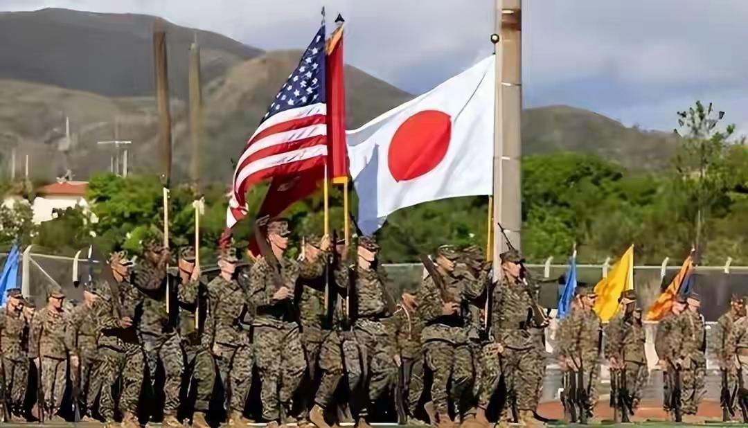日本露出獠牙，联合美军举行大规模联合军演，日本自卫队投入约4.5万人，美军投入约
