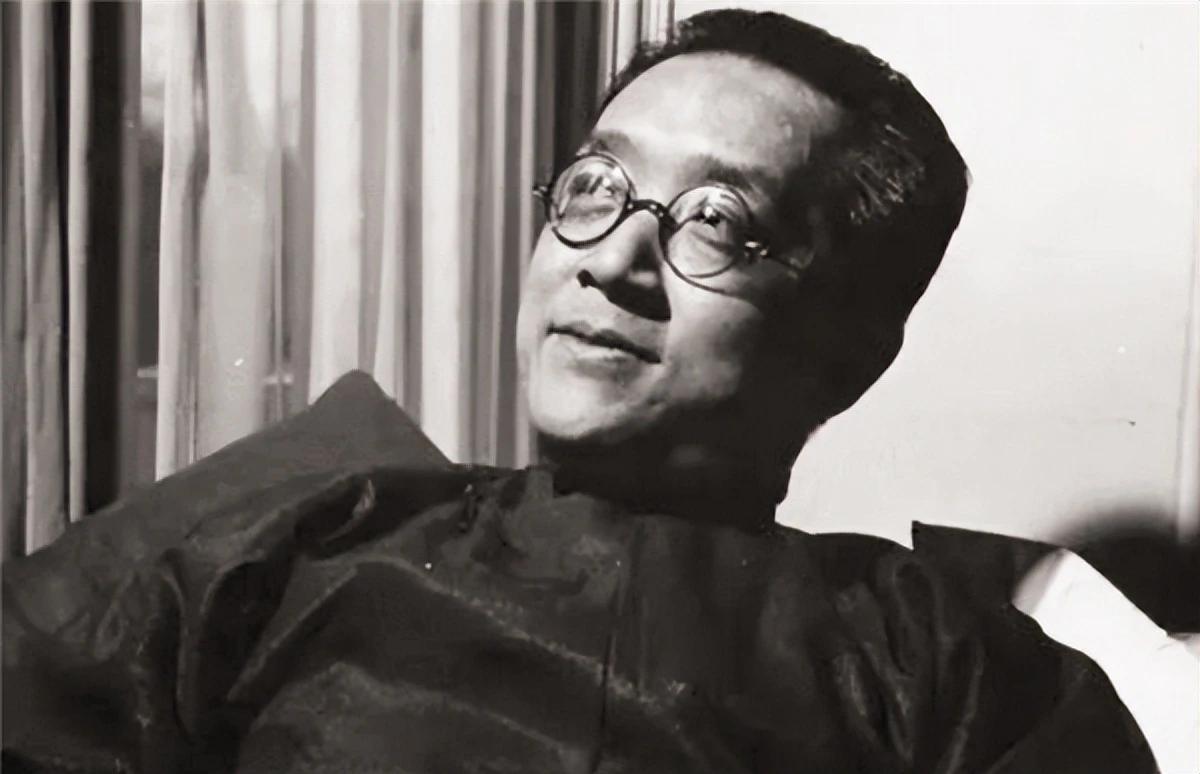1929年，北大沈从文教授喜欢上小自己八岁的女学生张兆和，并在情书中写道：“我爱