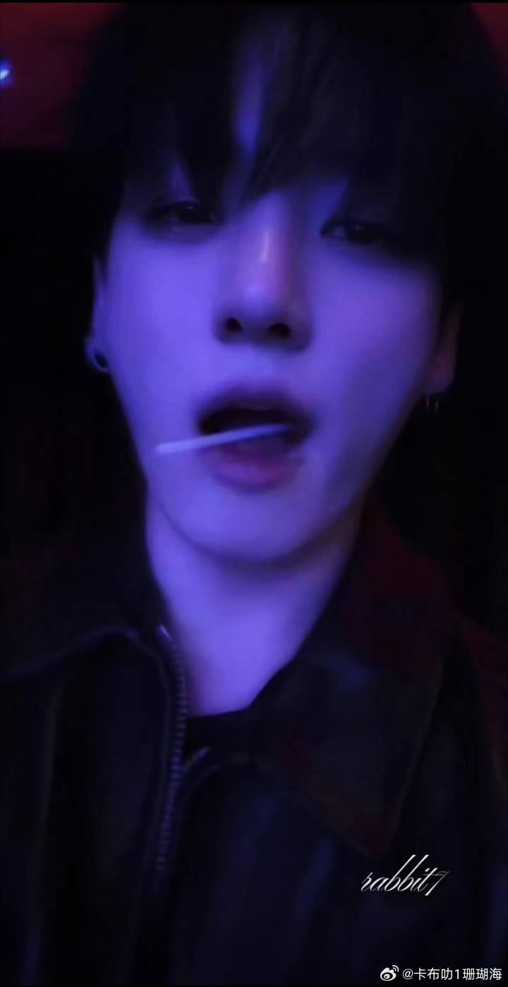 恭喜pdc成为历史第1️⃣位同时登顶 iTunes全球榜和欧洲榜的亚洲男solo