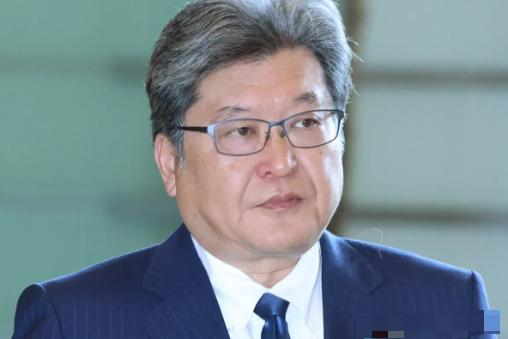 12月21日，萩生田光一的脚刚落地台北，这就不是什么“窜访”，这是在往中国的枪口