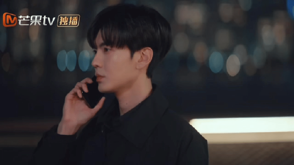 毕雯珺小狗眼睛亮晶晶 看《深情眼》时完全被李靳屿的眼神勾住！每次望向叶濛眼睛里都