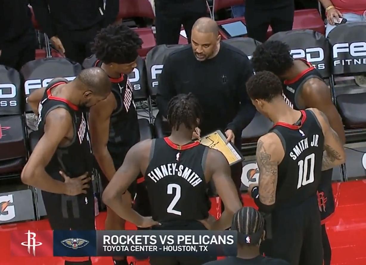 申宝受背部伤病缺阵今天不打了，今日火箭首发把dfs提上来了，咪咕直播间话题是否火