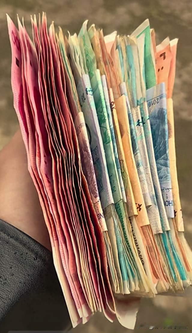 周末花10小时做AI绘本月入2万：你卖的不是画，是家长的仪式感
