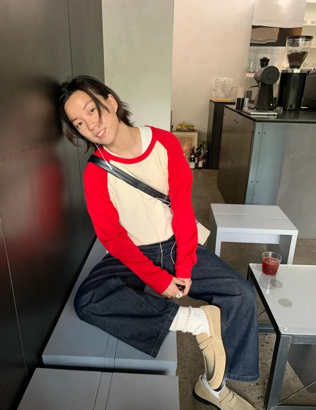 红苹果🍎
小时候爸爸经常给我买这种衣服
	
长大了穿依旧显皮肤白
	
插肩长袖