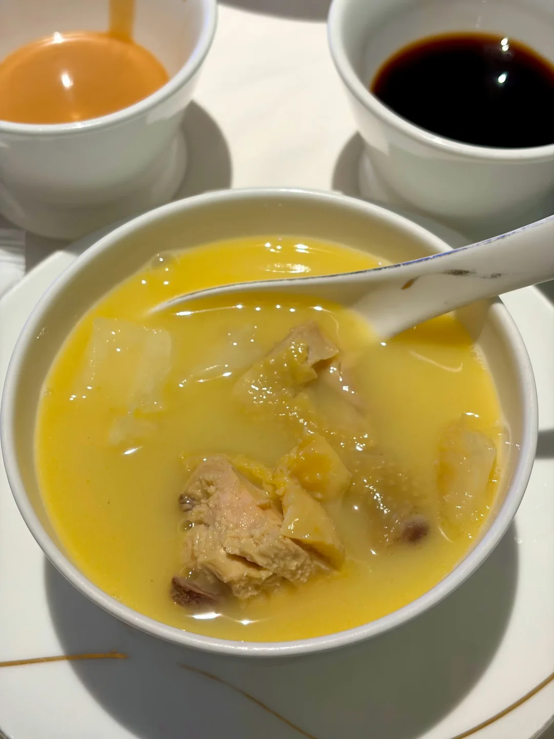 一定要夸爆他家浓厚原只鸡煲花胶汤