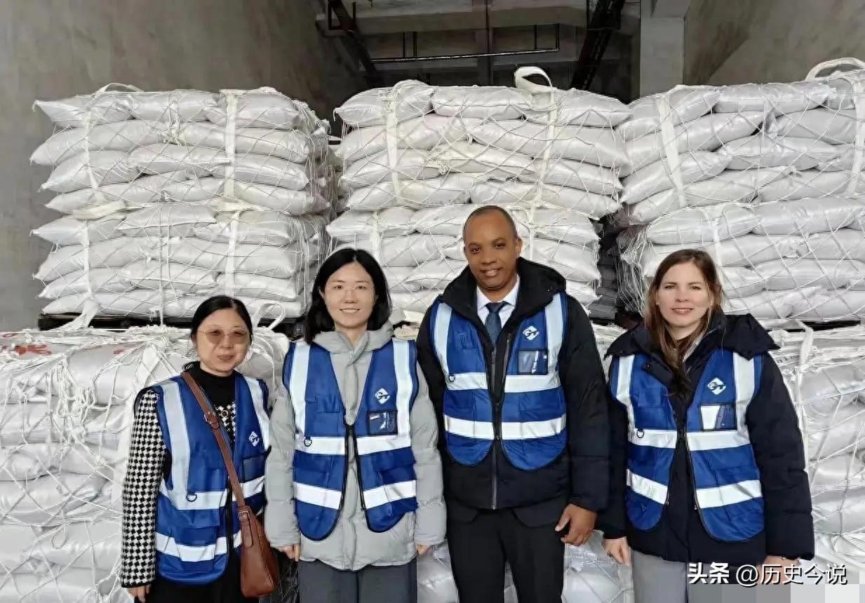 跨洋送暖！3万吨刚抵岸再援6万吨，中古友谊在风浪中更显滚烫
 
阅读此文前，诚邀