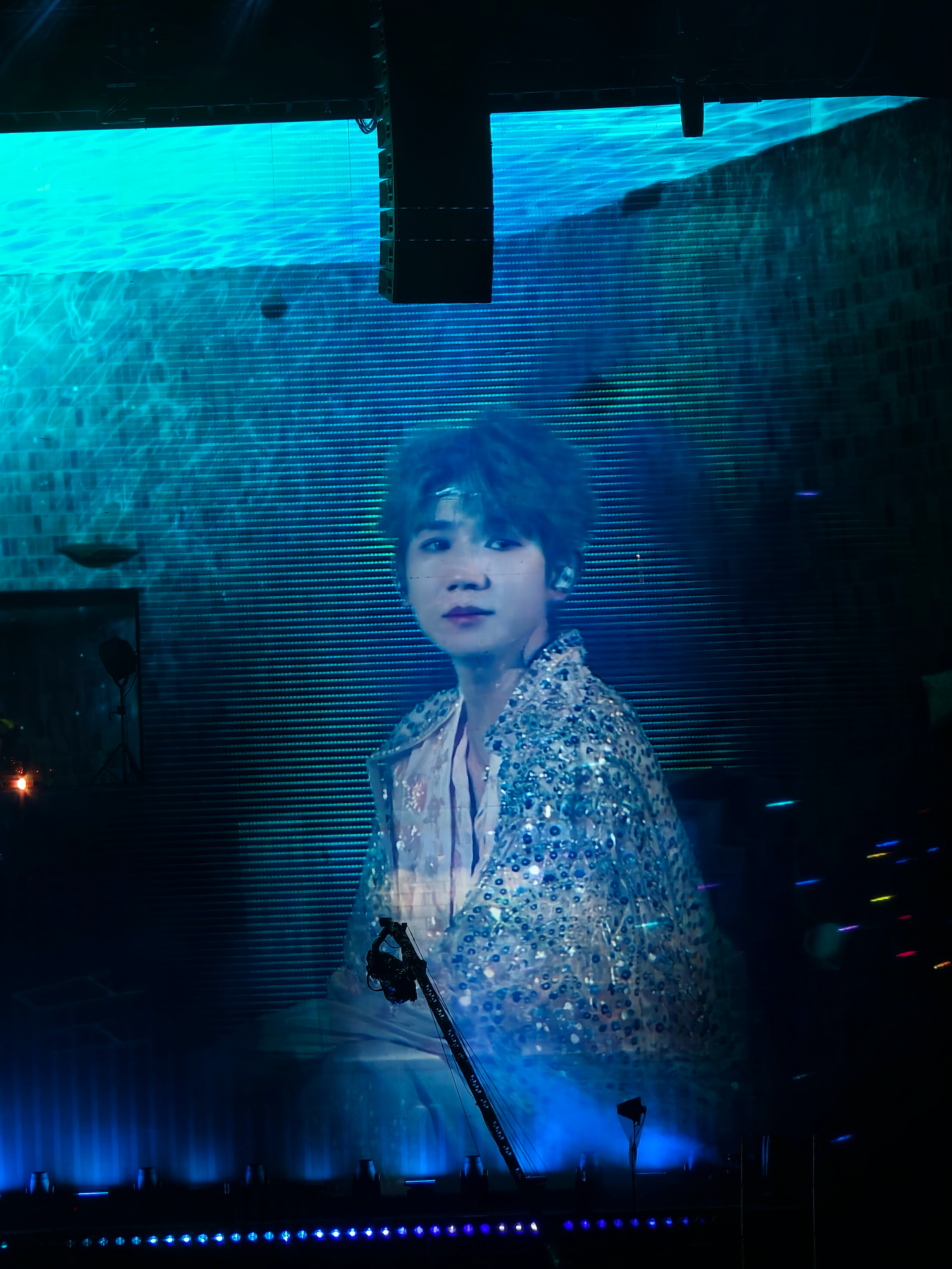 王源王源宇宙超级无敌大大狂欢巡演 朋友传来实况 美丽的人配美丽的饰品！太美了啊啊