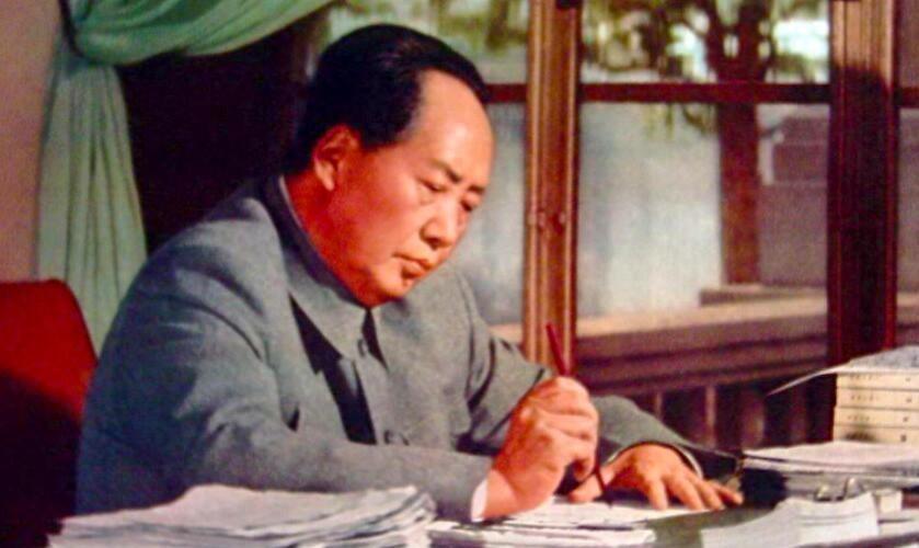 徐海东未被列入九大代表名单，毛主席表示不满，一人缺席影响全场氛围，值得大家深思！