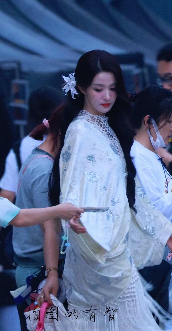 好美好美好美！！王楚然你好美！！王楚然浮生流苏长裙造型王楚然浮生流苏长裙路透