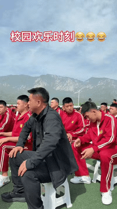 校园趣事：螳螂捕蝉，黄雀在后
。