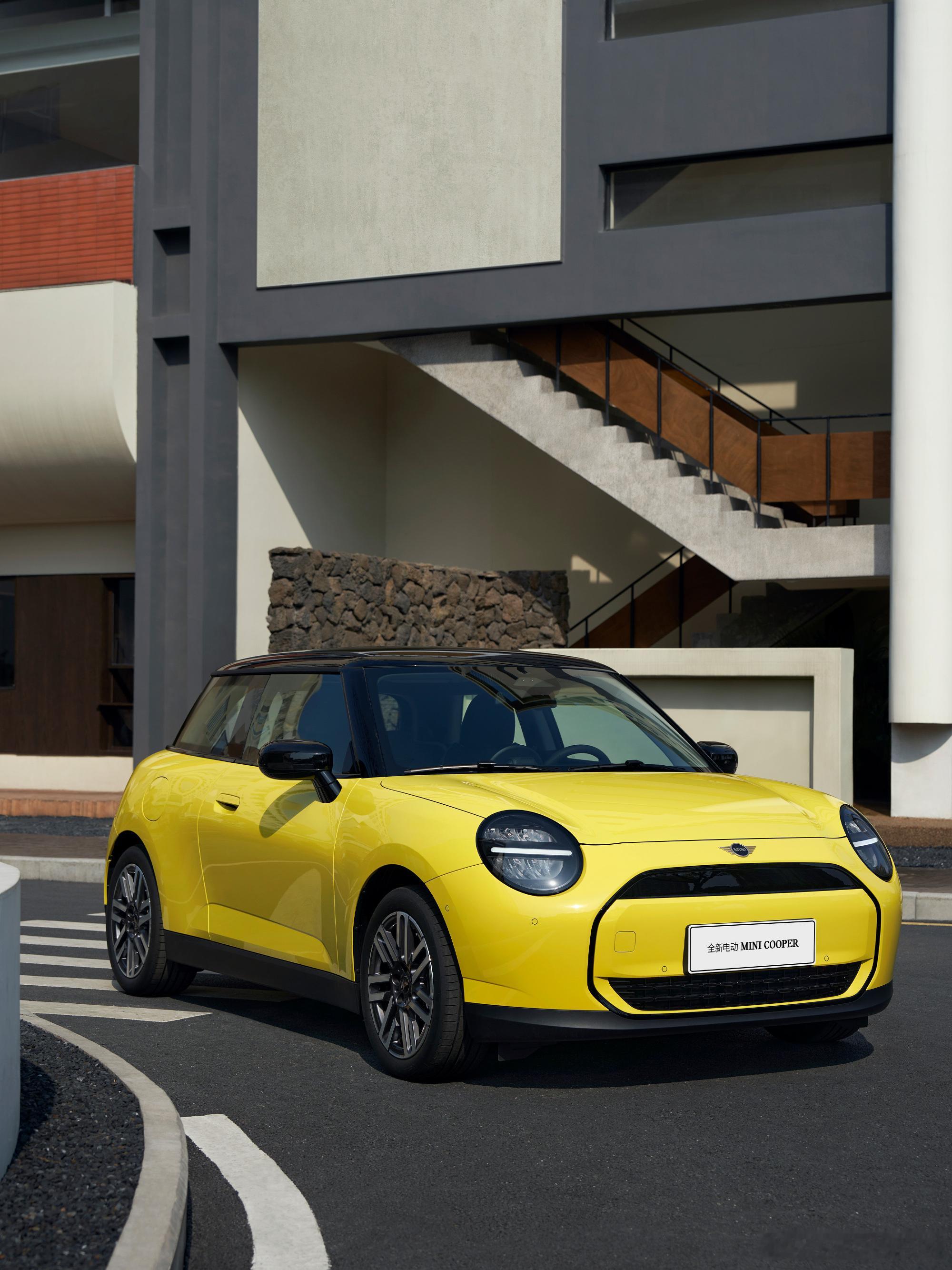 18.98万，你能买一台纯电动的mini，CLTC续航456公里，织物+手动座椅