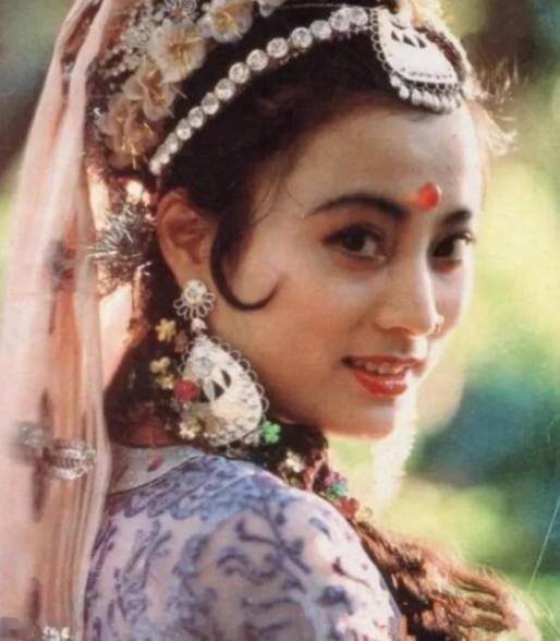 1997年，李玲玉嫁给犹太富商杰瑞，新婚夜，李玲玉开玩笑说：“你不怕我嫁给你，是