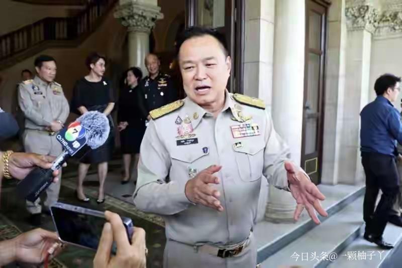 泰国政坛迎来新一轮人事调整，总理阿努廷成功连任后，新内阁名单也基本敲定，不少媒体