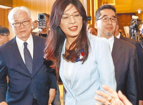 真看错郑丽文了！
她在统派秋祭大会上高调放话：两岸和解、两岸和平，可一字没提“统