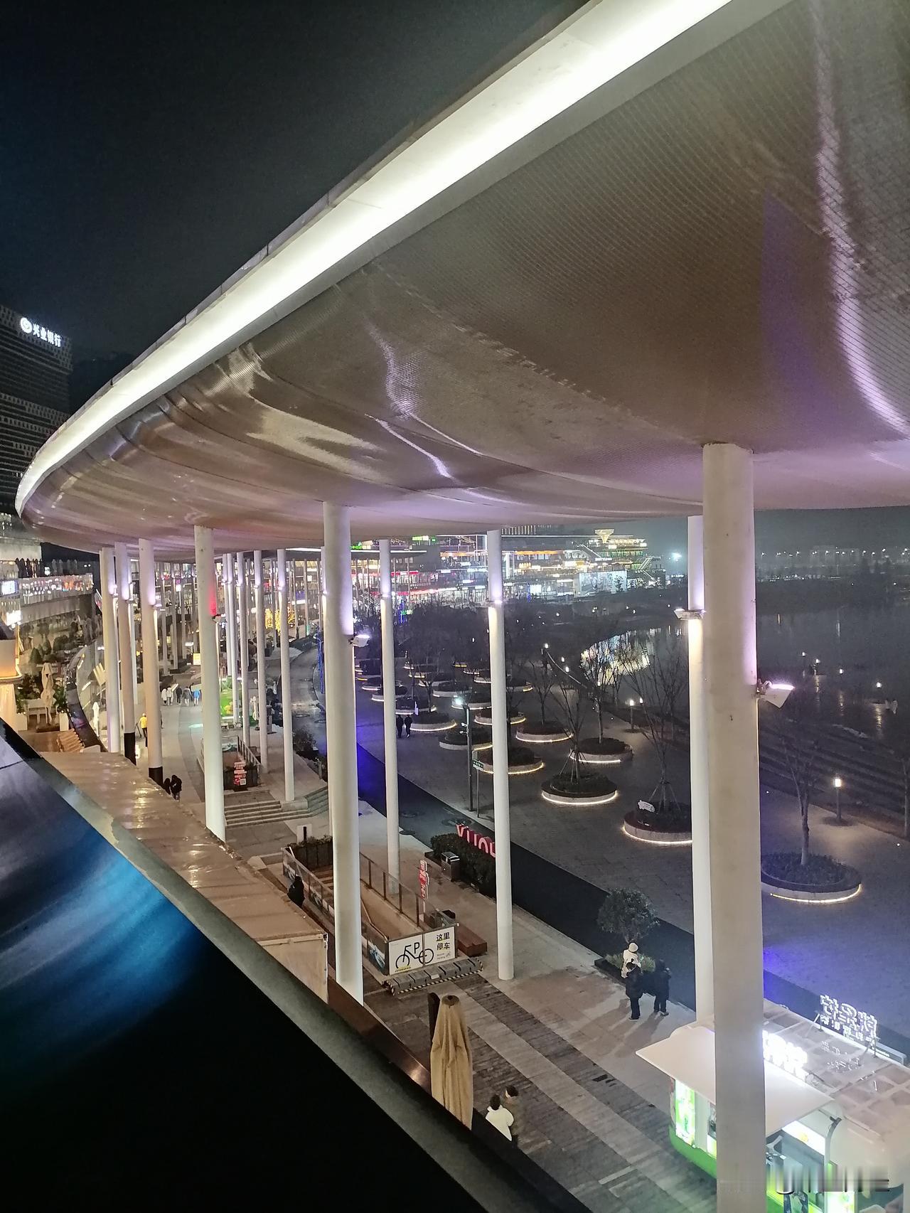 分享一张夜晚的随手照片