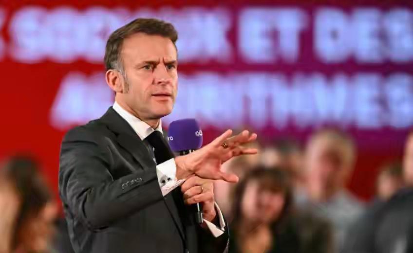 欧洲那边，风向好像真的有点变了。短短几天，连着给中国送了两份“大礼”。

第一份