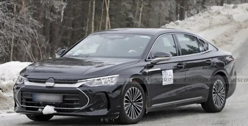 【全新大众三厢版车型谍照曝光 或为上汽大众全新帕萨特】近日，我们从海外媒体获取到