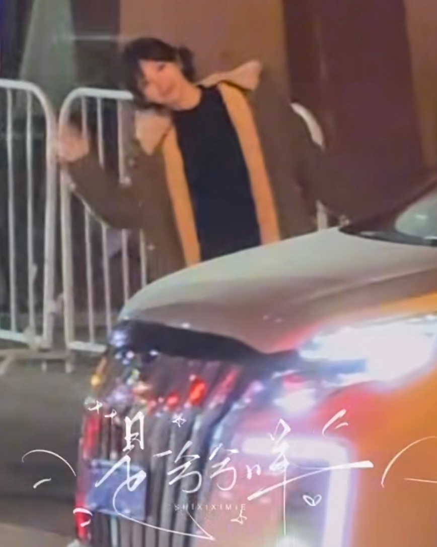 小福娃下班了 等了一天终于等到了