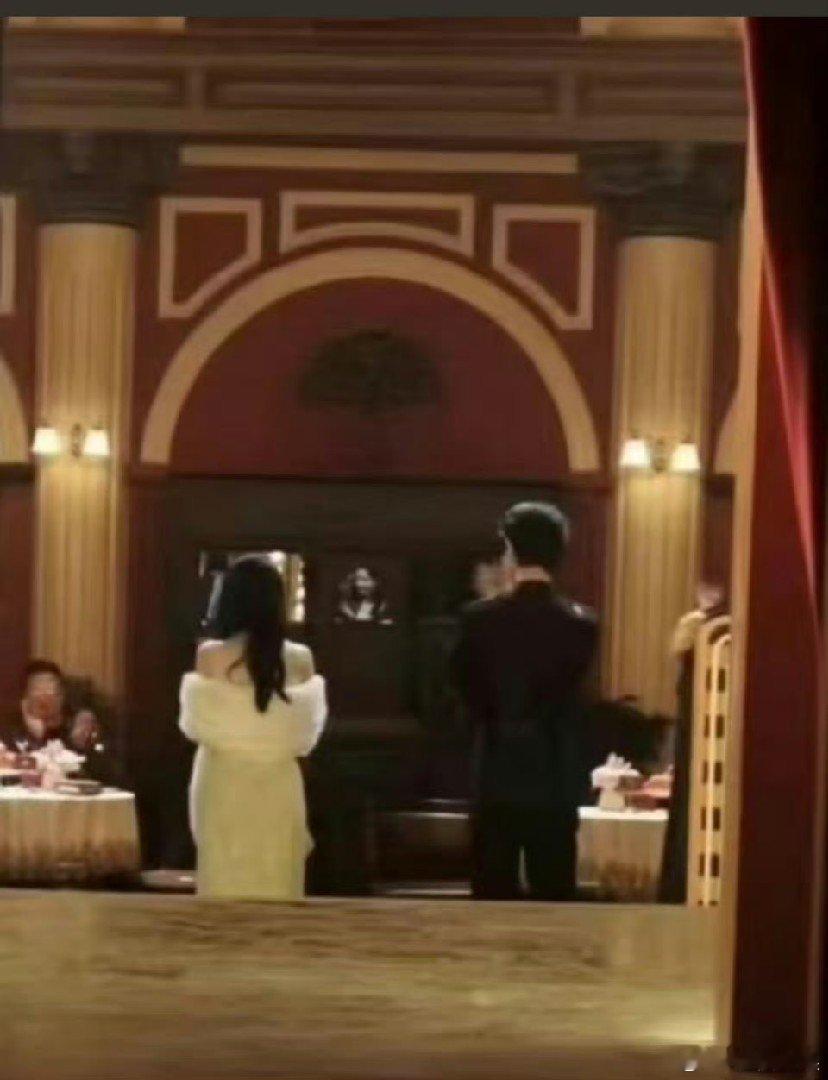 #迪丽热巴旗袍背影照# 迪丽热巴 | 开始推理吧 民国旗袍背影 vocal 有预