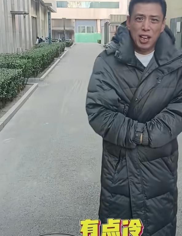 单场只卖出22张票，贾旭明说出行业不敢说的实话：市场“有点冷”。
这不是他一个人