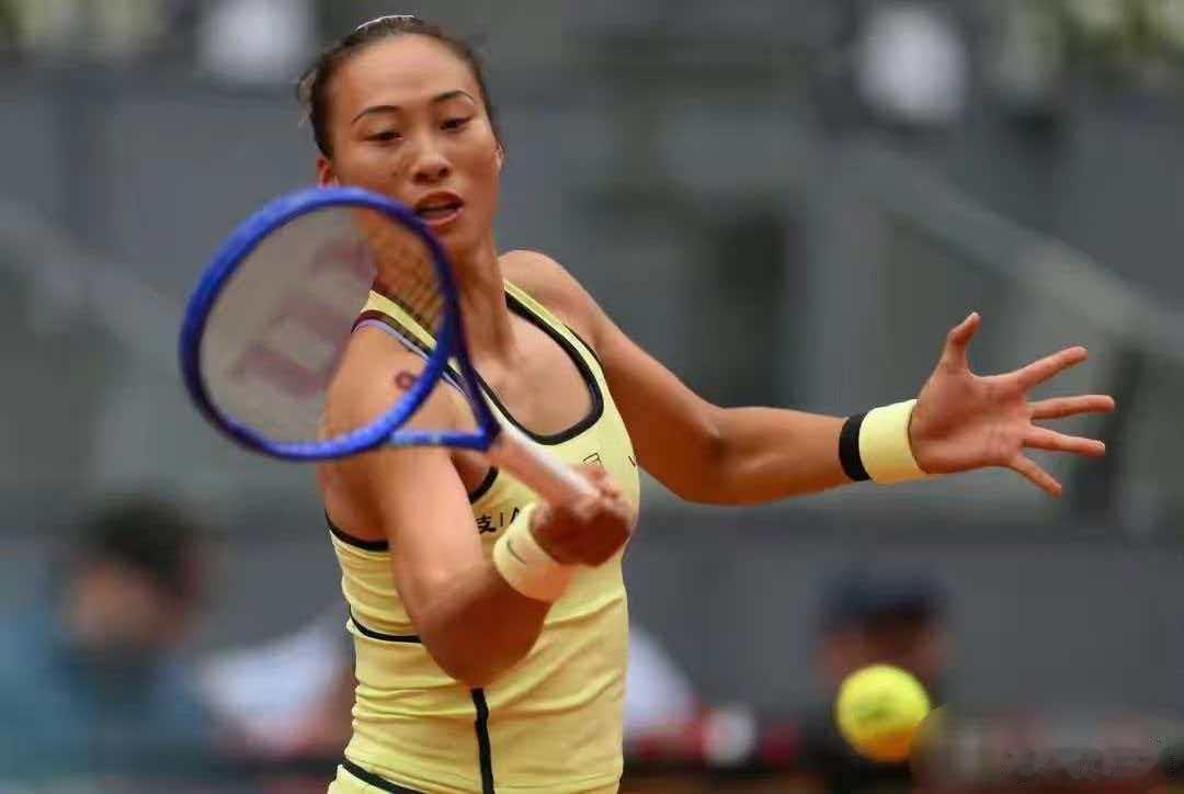 郑钦文vs肯宁郑钦文逆转击败肯宁WTA1000马德里站女单第二轮焦点战，中国金花